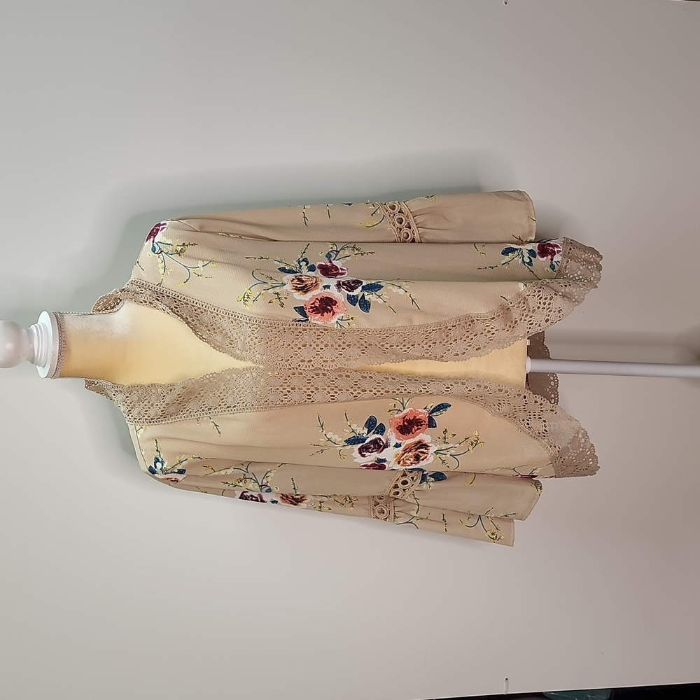 Size XL Floral rap cover up cardigan. C94